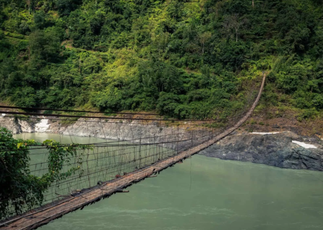 Best Time to Visit Aalo – Seasons, Valleys & River Views