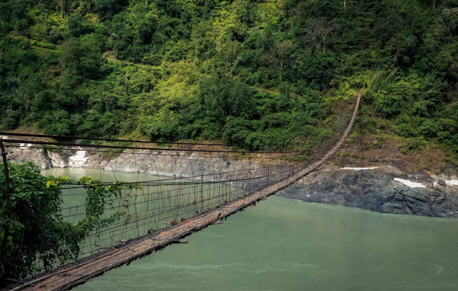 Best Time to Visit Aalo – Seasons, Valleys & River Views